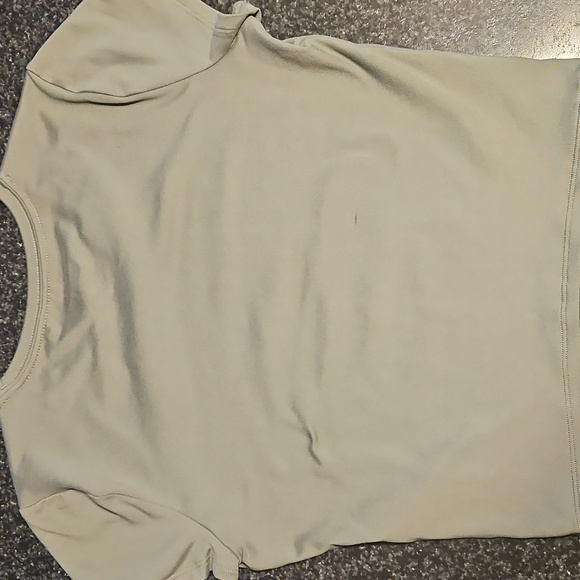 Hollister Women's Sage Green Crop Top - Picture 3 of 3